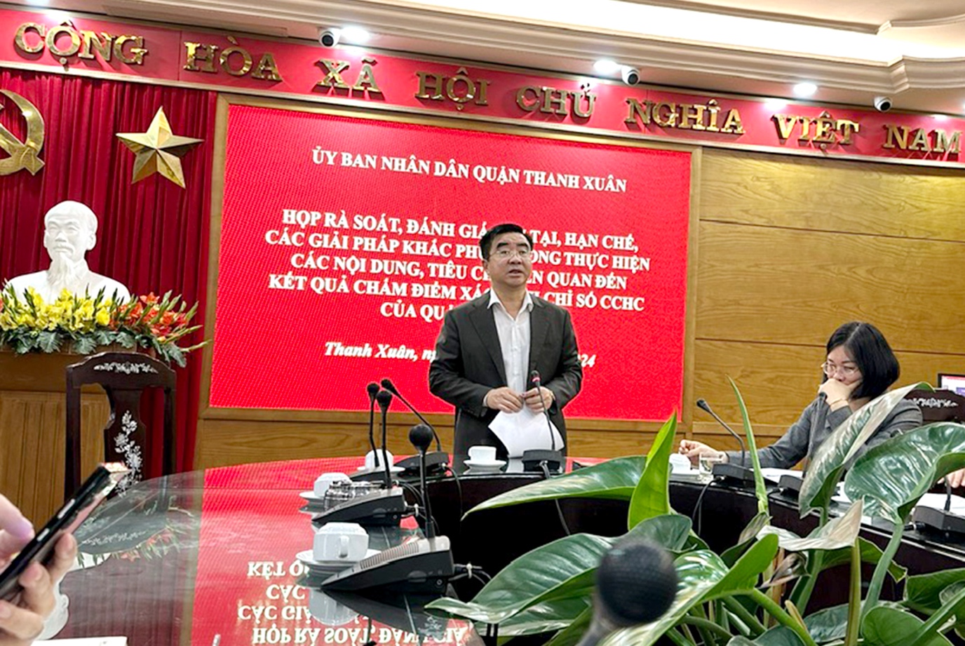 Quận Thanh Xuân triển khai giải pháp khắc phục các tồn tại hạn chế trong cải cách hành chính- Ảnh 2.