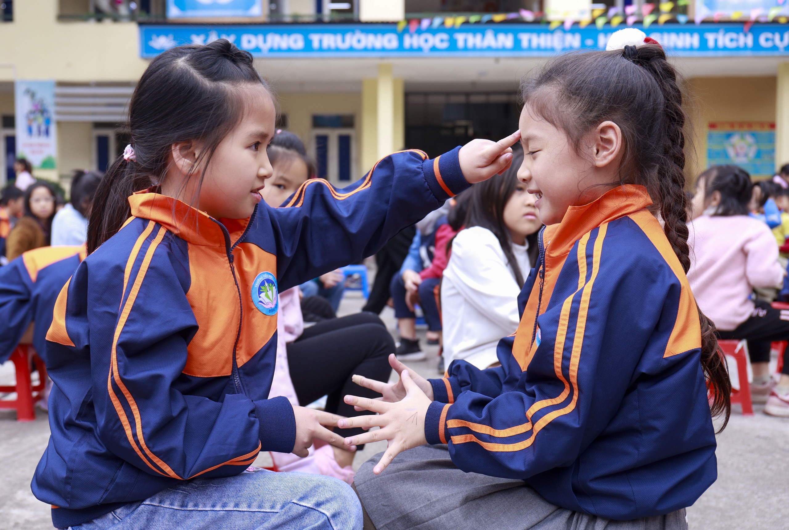 “Chiến binh nhí" tham gia làm từ thiện, hạnh phúc khi lan tỏa động lực chiến thắng bệnh tật đến mọi người- Ảnh 6.