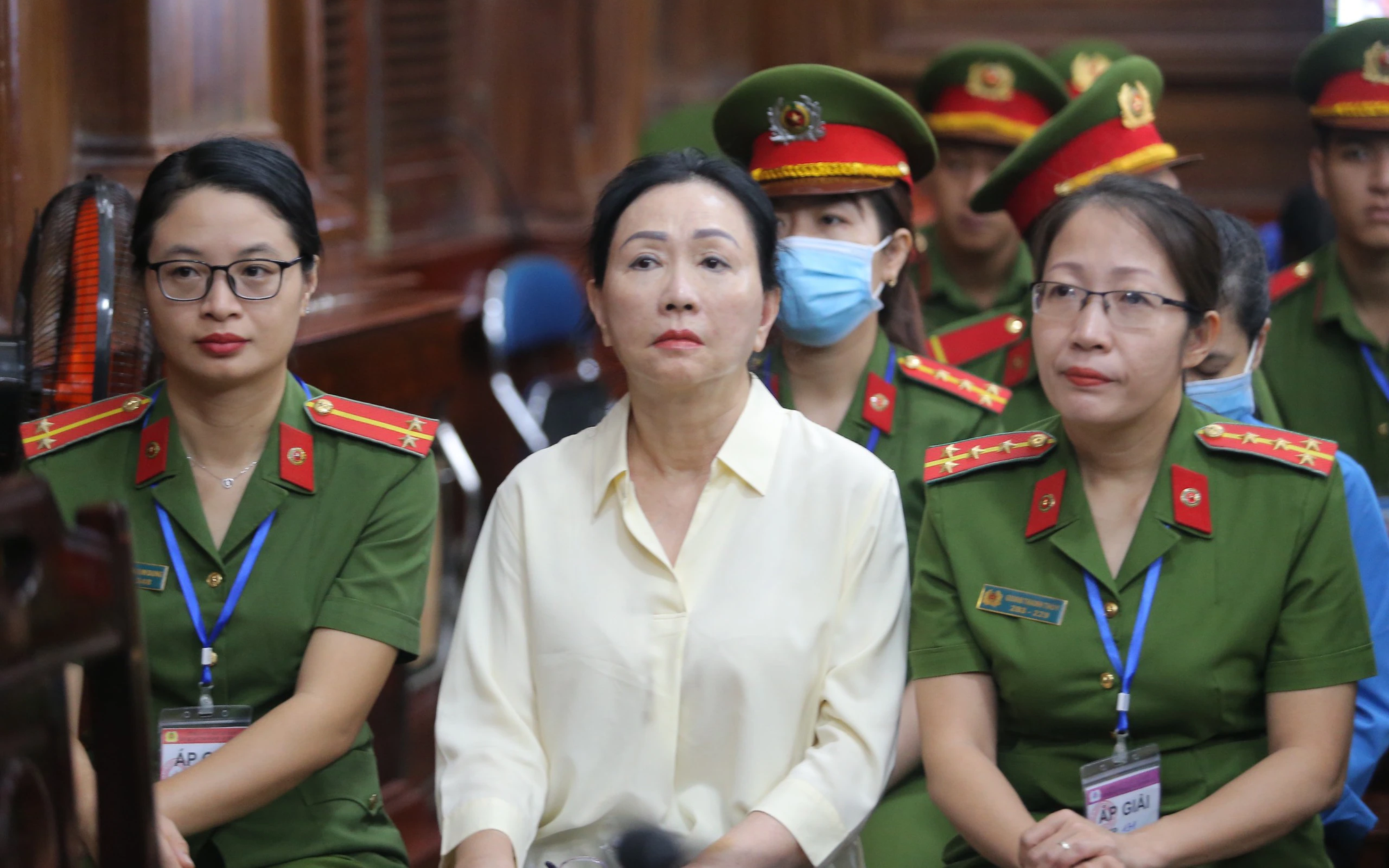 TIN NÓNG 24 GIỜ QUA: Nữ Chủ tịch huyện nghi bị lừa 100 tỷ đồng; tin mới phiên xử Vạn Thịnh Phát