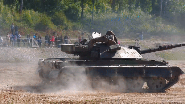 Học Nga, Ukraine biến xe tăng M-55S thành pháo tự hành có hỏa lực mạnh- Ảnh 12.