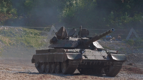 Học Nga, Ukraine biến xe tăng M-55S thành pháo tự hành có hỏa lực mạnh- Ảnh 13.
