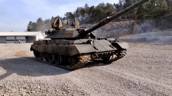 Học Nga, Ukraine biến xe tăng M-55S thành pháo tự hành có hỏa lực mạnh- Ảnh 16.