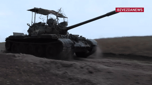 Học Nga, Ukraine biến xe tăng M-55S thành pháo tự hành có hỏa lực mạnh- Ảnh 7.