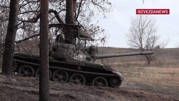 Học Nga, Ukraine biến xe tăng M-55S thành pháo tự hành có hỏa lực mạnh- Ảnh 8.