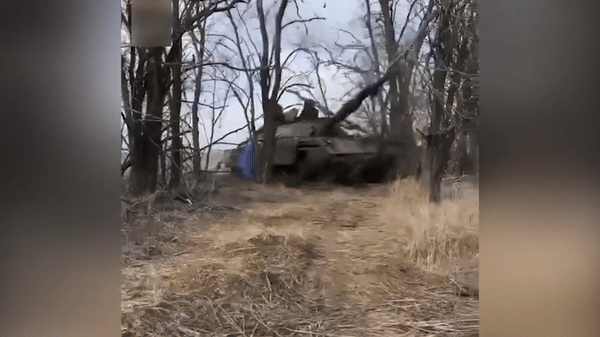 Học Nga, Ukraine biến xe tăng M-55S thành pháo tự hành có hỏa lực mạnh- Ảnh 9.