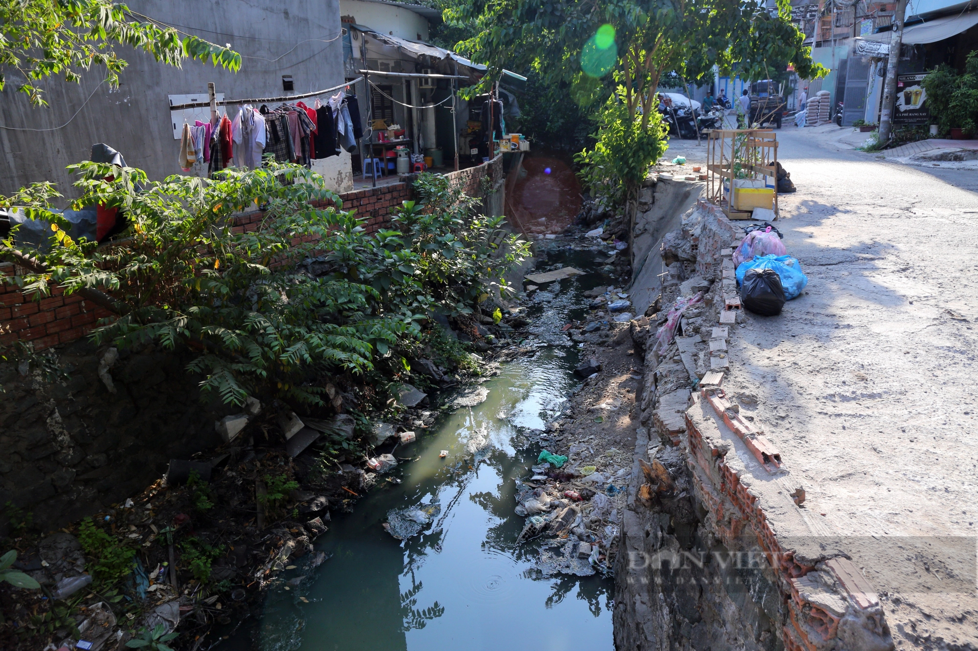 Cận cảnh dòng kênh ngập rác, gây tắc dòng chảy sắp được nạo vét để chống ngập cho sân bay Tân Sơn Nhất- Ảnh 12.