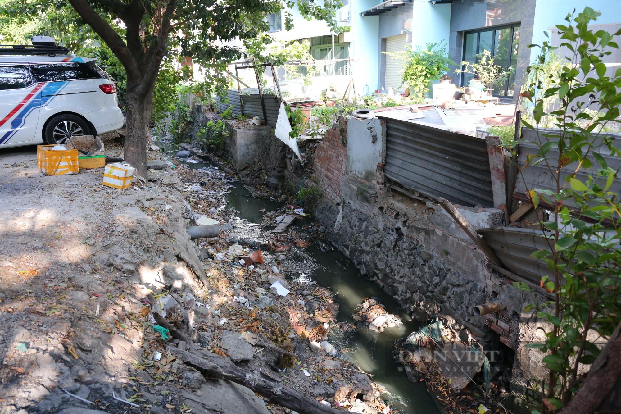 Cận cảnh dòng kênh ngập rác, gây tắc dòng chảy sắp được nạo vét để chống ngập cho sân bay Tân Sơn Nhất- Ảnh 13.