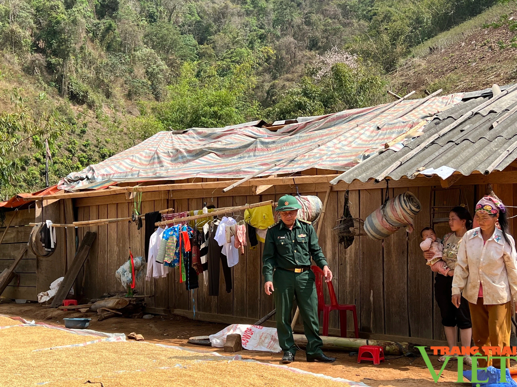 Bộ đội Biên phòng Sơn La: Hỗ trợ người dân khắc phục hậu quả thiên tai- Ảnh 5.
