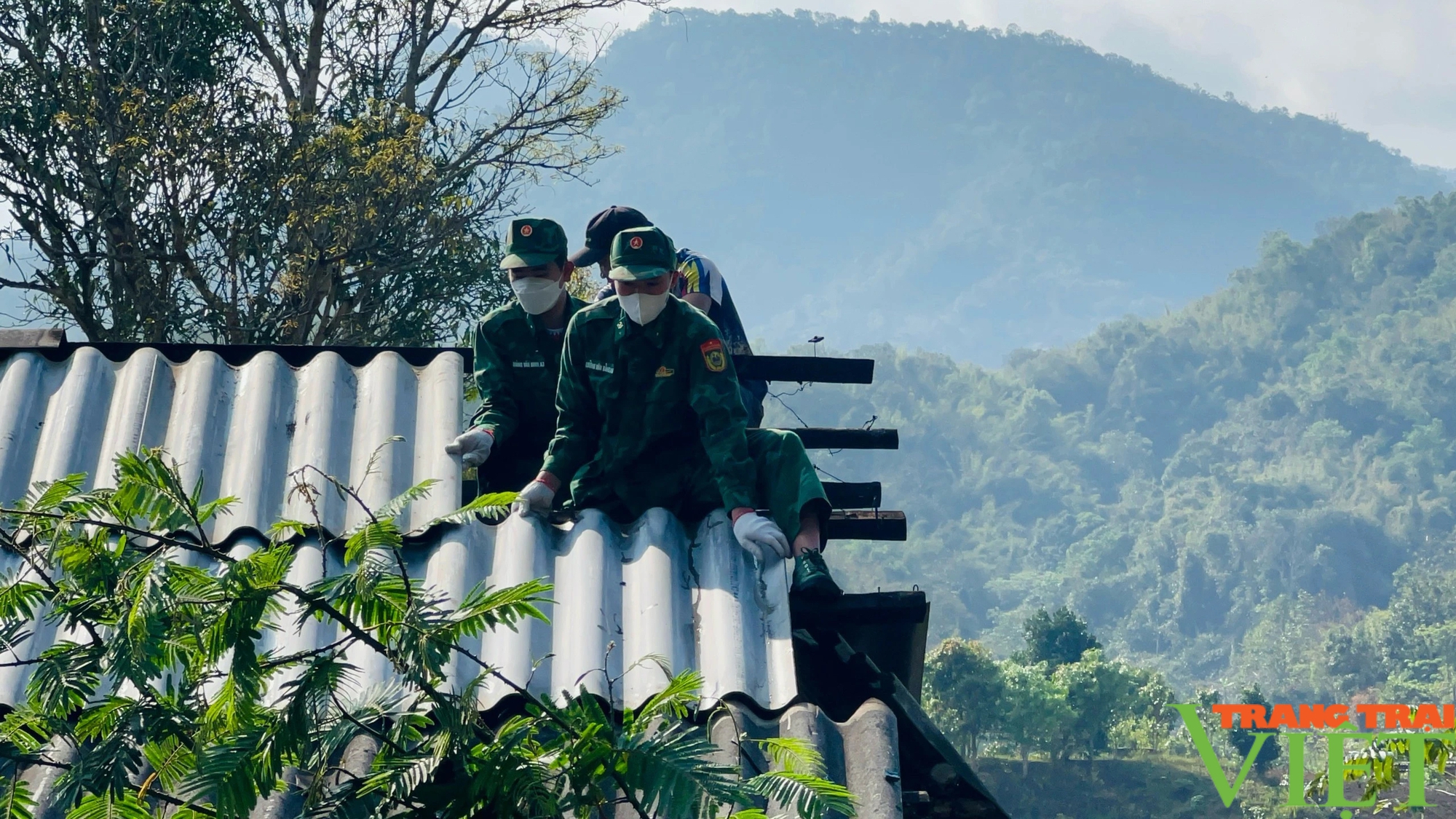 Bộ đội Biên phòng Sơn La: Hỗ trợ người dân khắc phục hậu quả thiên tai- Ảnh 6.