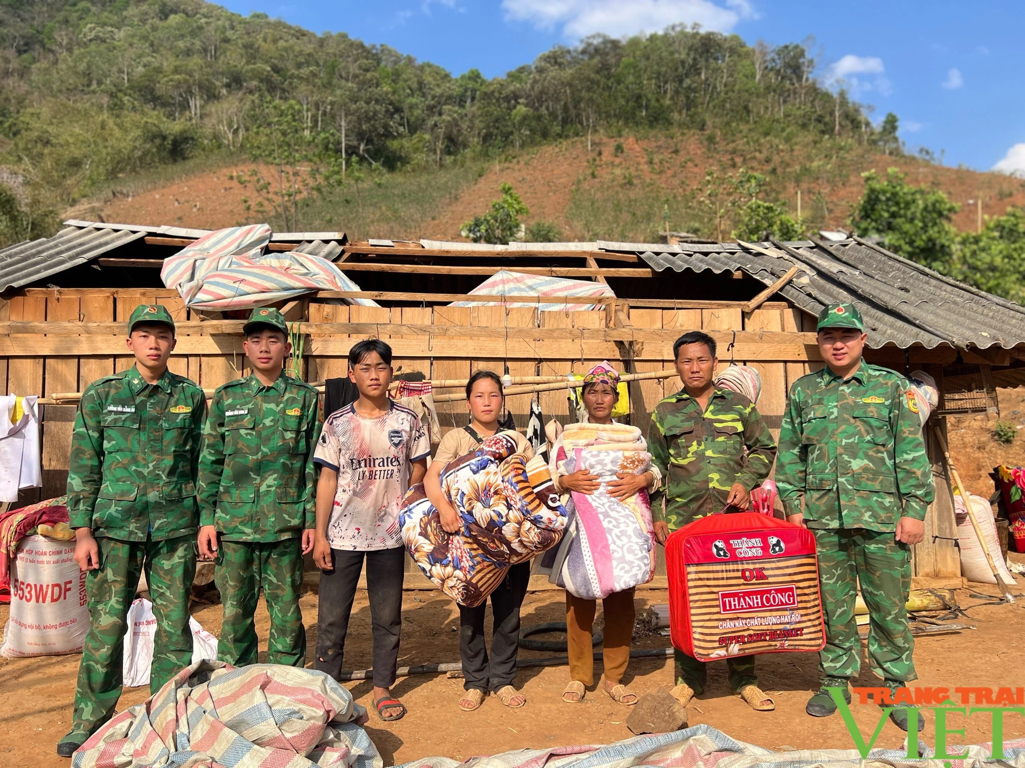 Bộ đội Biên phòng Sơn La: Hỗ trợ người dân khắc phục hậu quả thiên tai- Ảnh 8.