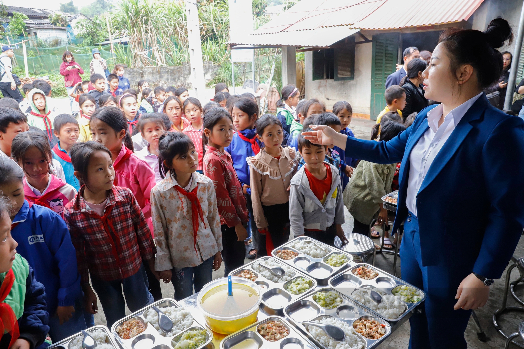 Cận cảnh bữa ăn 8.000 đồng của trẻ em vùng rẻo cao biên cương Đông Bắc- Ảnh 3.