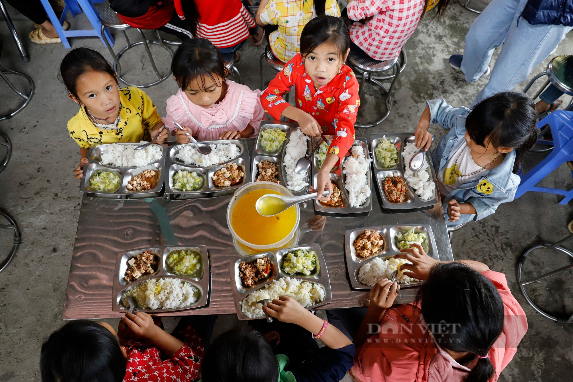 Cận cảnh bữa ăn 8.000 đồng của trẻ em vùng rẻo cao biên cương Đông Bắc- Ảnh 5.