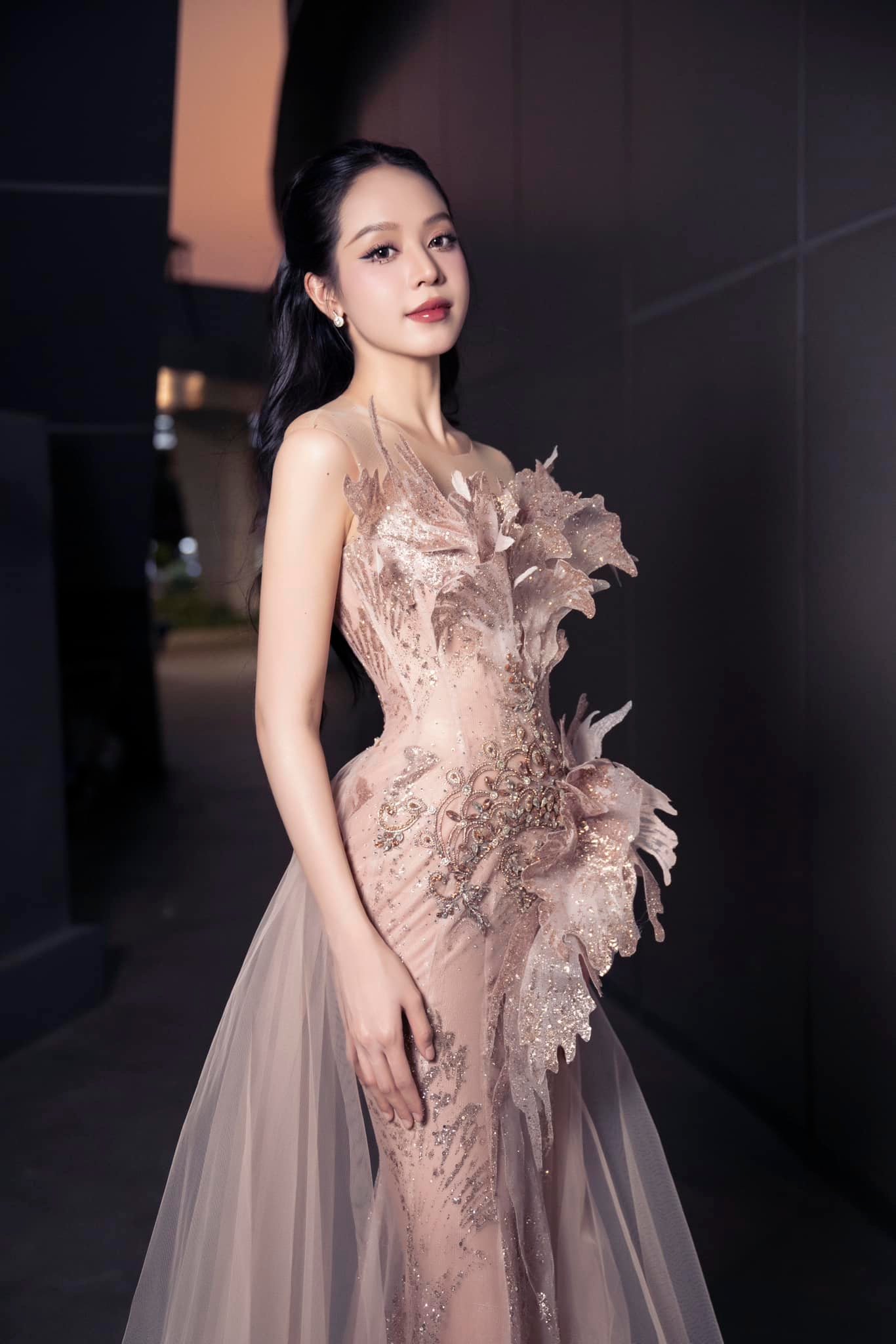 Nhan sắc xinh đẹp đầy mê hoặc của mỹ nhân Đà Nẵng cao 1,76m sẽ đi thi Miss International 2024- Ảnh 8.