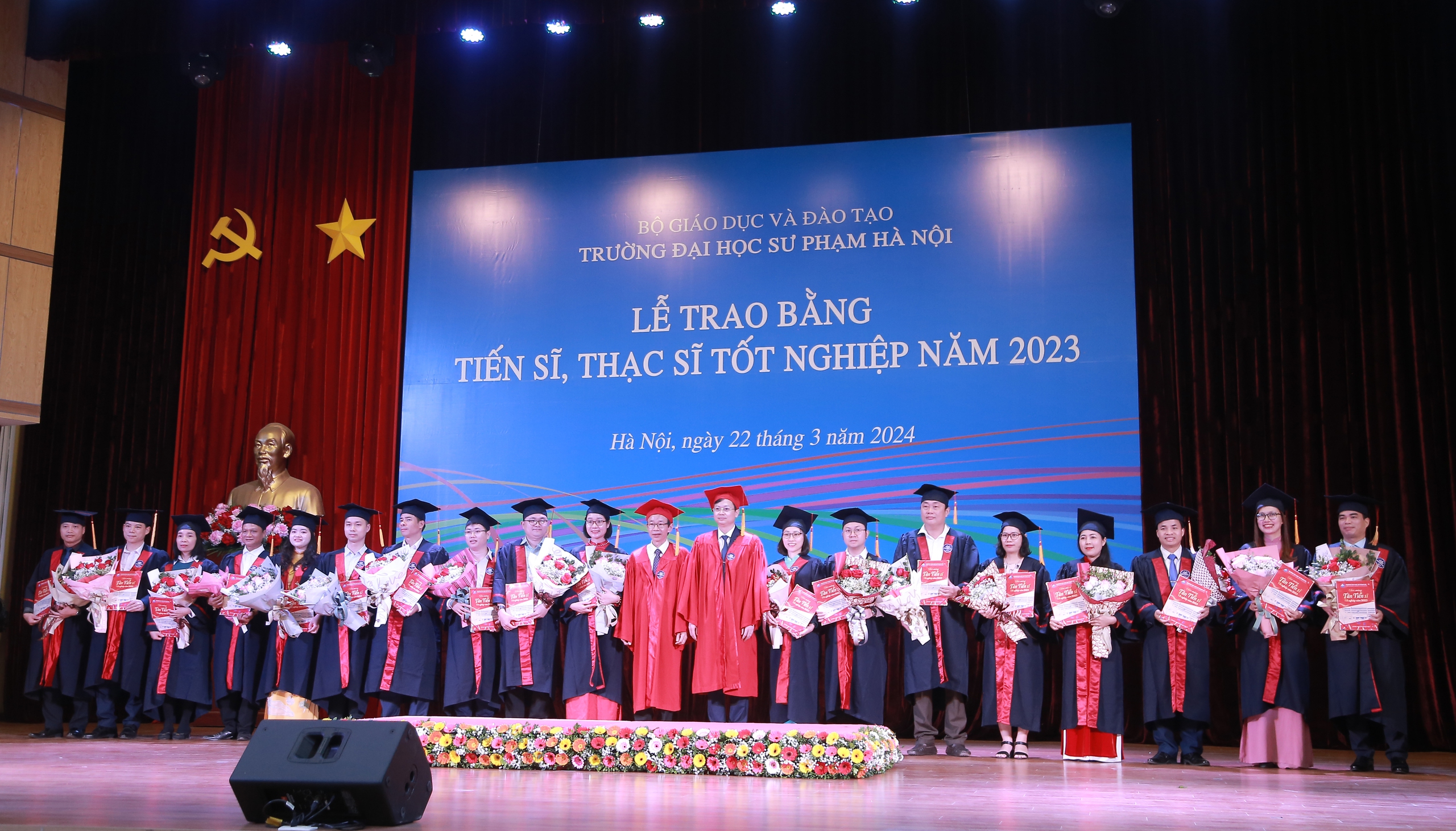 Tiến sĩ đầu tiên ngành Lý luận và phương pháp dạy Tin học của Việt Nam: Xinh tươi, yêu nghề giáo- Ảnh 4.