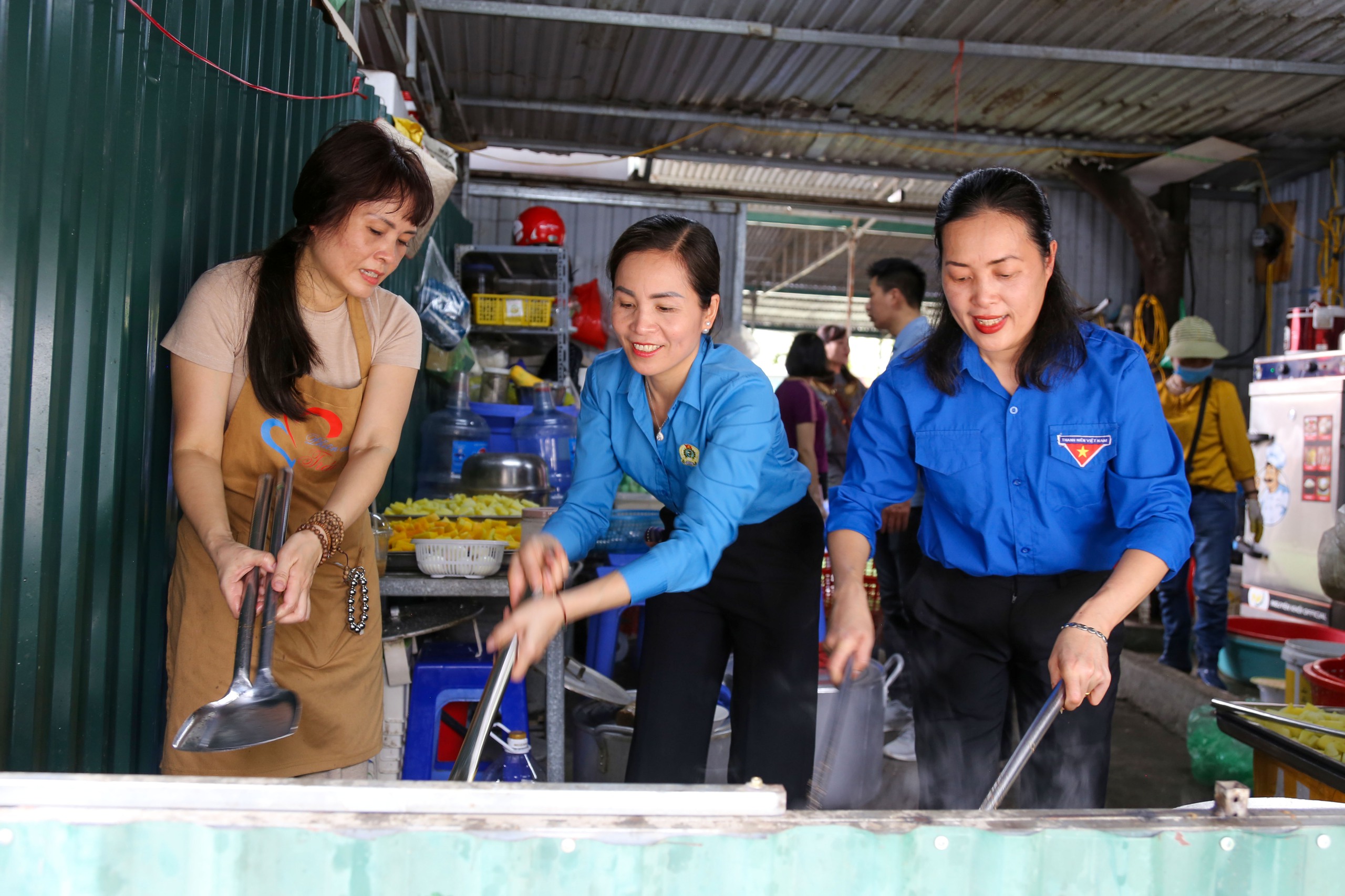 "Tôi mong sao Phiên Chợ Trái Tim "thất nghiệp" vì khi ấy bệnh nhân đã khỏi bệnh"- Ảnh 10.