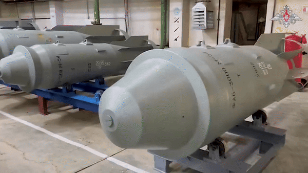 Nga bắt đầu sản xuất loạt siêu bom FAB-3000 nặng 3 tấn, có thể mang theo 1,5 tấn thuốc nổ- Ảnh 1.