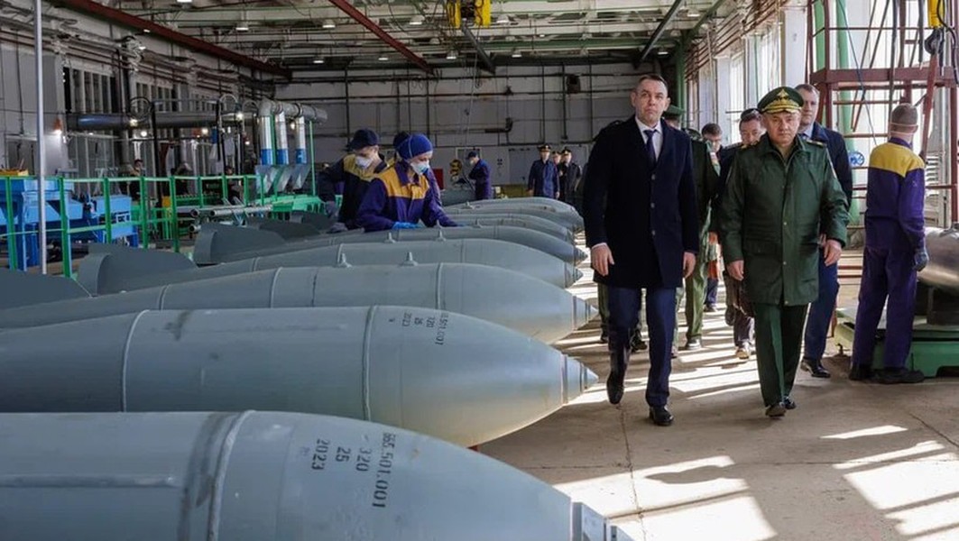 Nga bắt đầu sản xuất loạt siêu bom FAB-3000 nặng 3 tấn, có thể mang theo 1,5 tấn thuốc nổ- Ảnh 10.