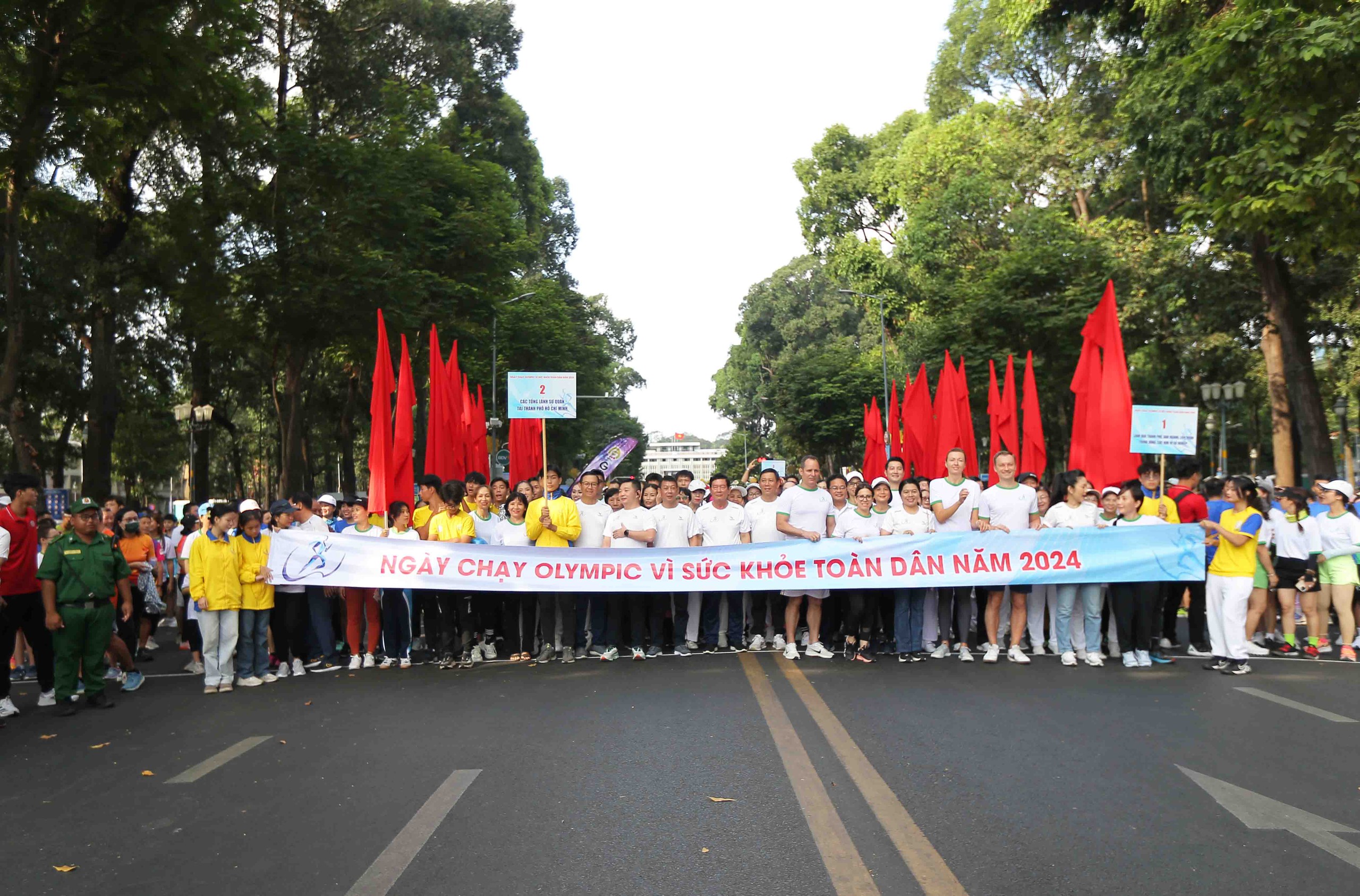 30.000 người TP.HCM cùng tham gia Ngày chạy Olympic- Ảnh 2.