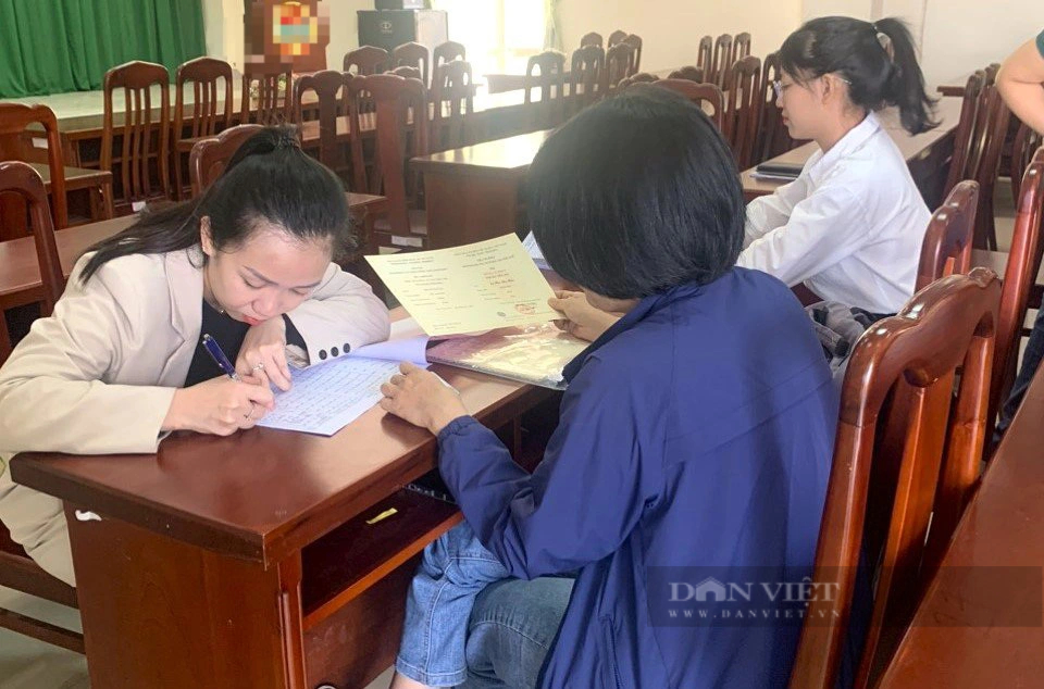 51 sinh viên Trường Trung cấp Việt Thuận đã nhận bằng tốt nghiệp sau phản ánh của Báo Dân Việt- Ảnh 1.