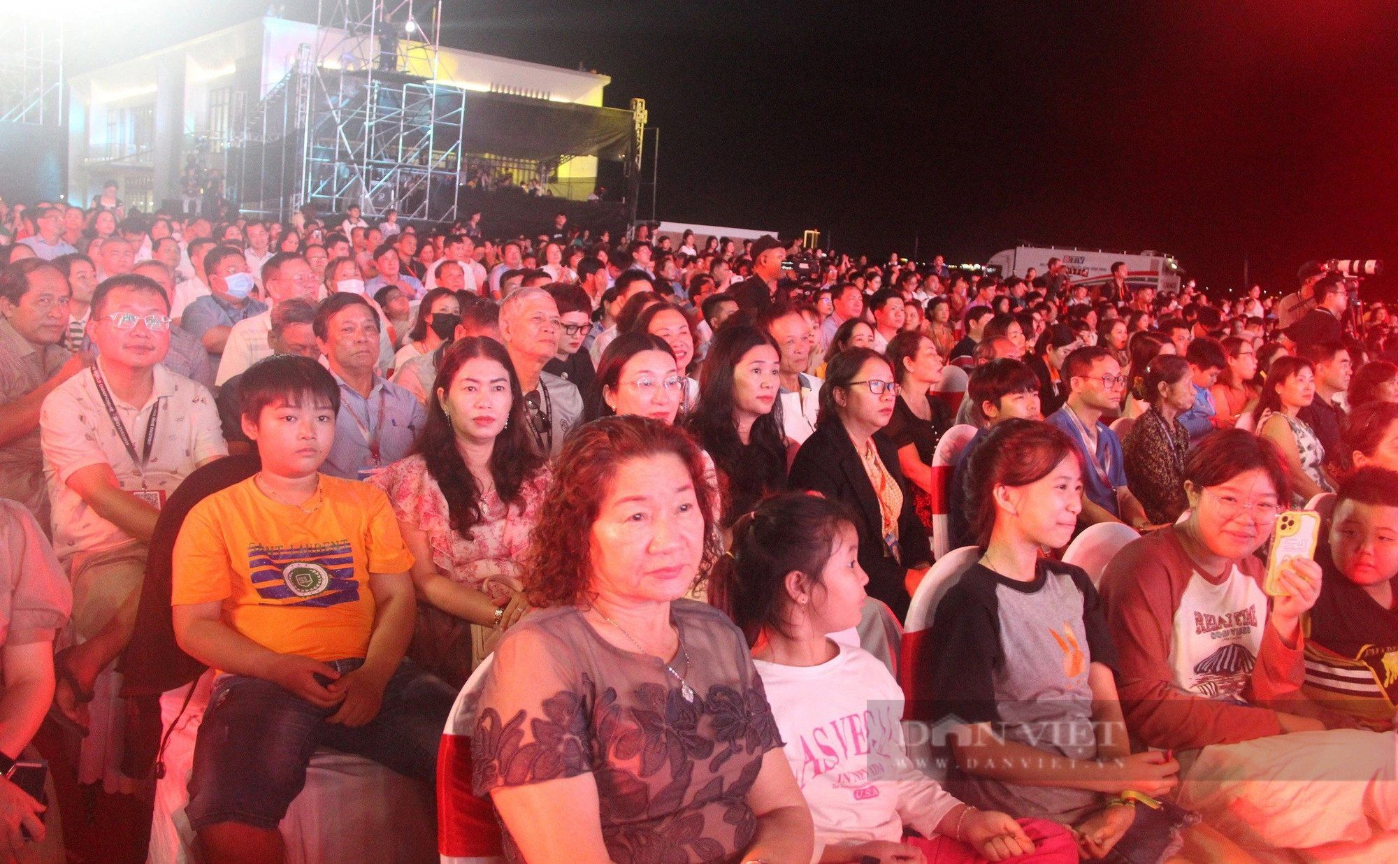 Mãn nhãn "đại tiệc" âm thanh, ánh sáng ở đêm khai mạc Tuần lễ Amazing Binh Dinh Fest 2024- Ảnh 3.