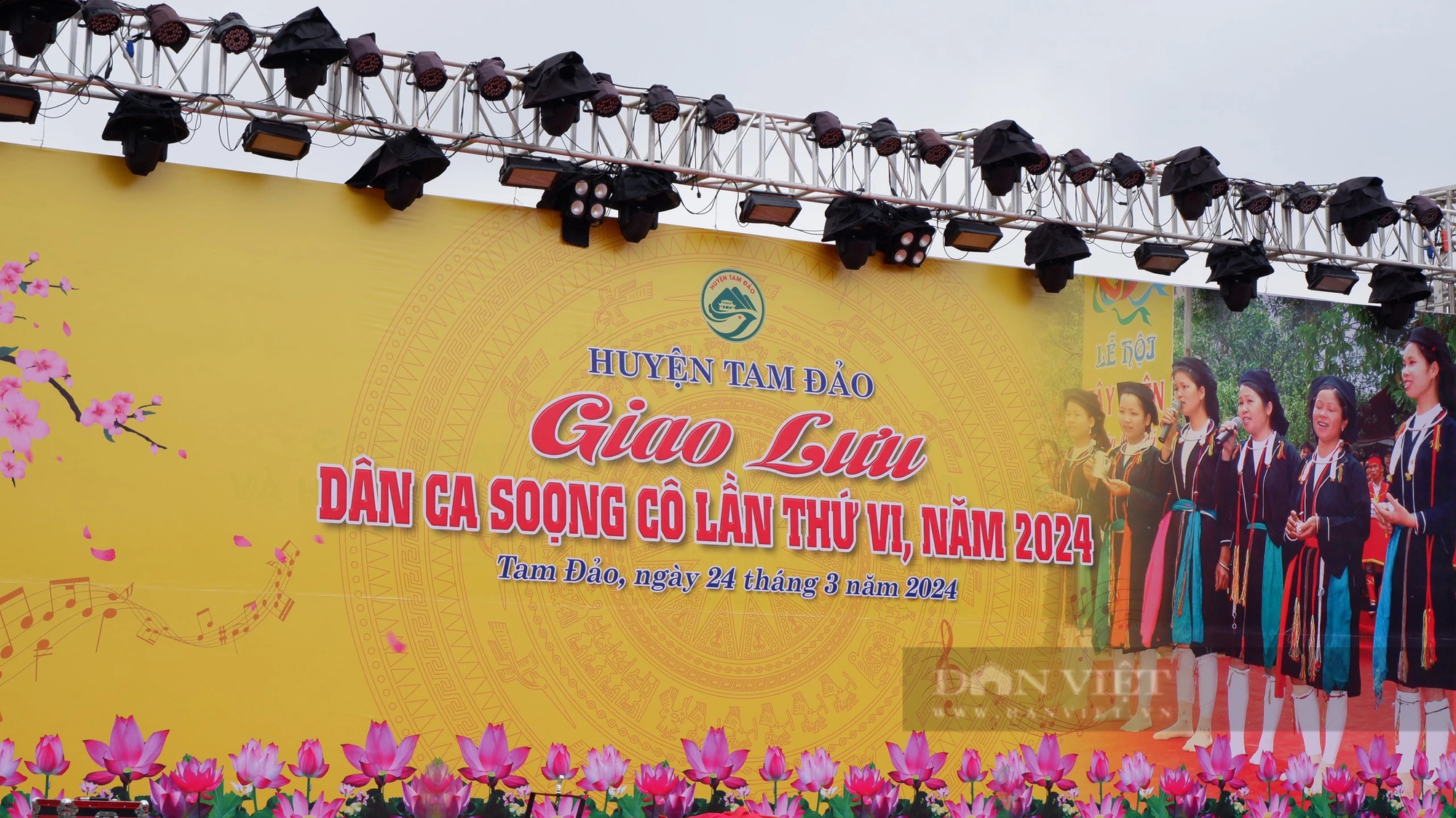 Lễ hội Tây Thiên 2024: Rực rỡ đoàn rước kiệu kéo dài 2km, thu hút hàng nghìn người theo- Ảnh 9.