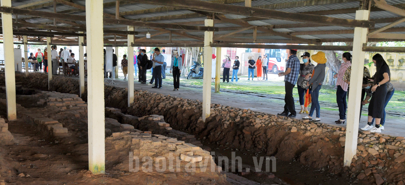 Đào khảo cổ một nơi ở Trà Vinh phát lộ nền móng kiến trúc đồ sộ, 2 hiện vật cổ là Bảo vật quốc gia- Ảnh 2.