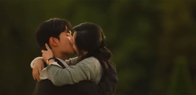 Phim Nữ hoàng nước mắt (Queen of Tears) tập 6: Kim Soo Hyun khóc nức nở, Kim Ji Won gặp nguy hiểm?- Ảnh 2.