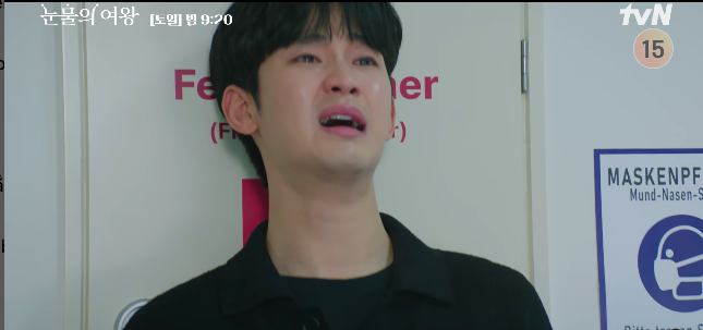 Phim Nữ hoàng nước mắt (Queen of Tears) tập 6: Kim Soo Hyun khóc nức nở, Kim Ji Won gặp nguy hiểm?- Ảnh 4.
