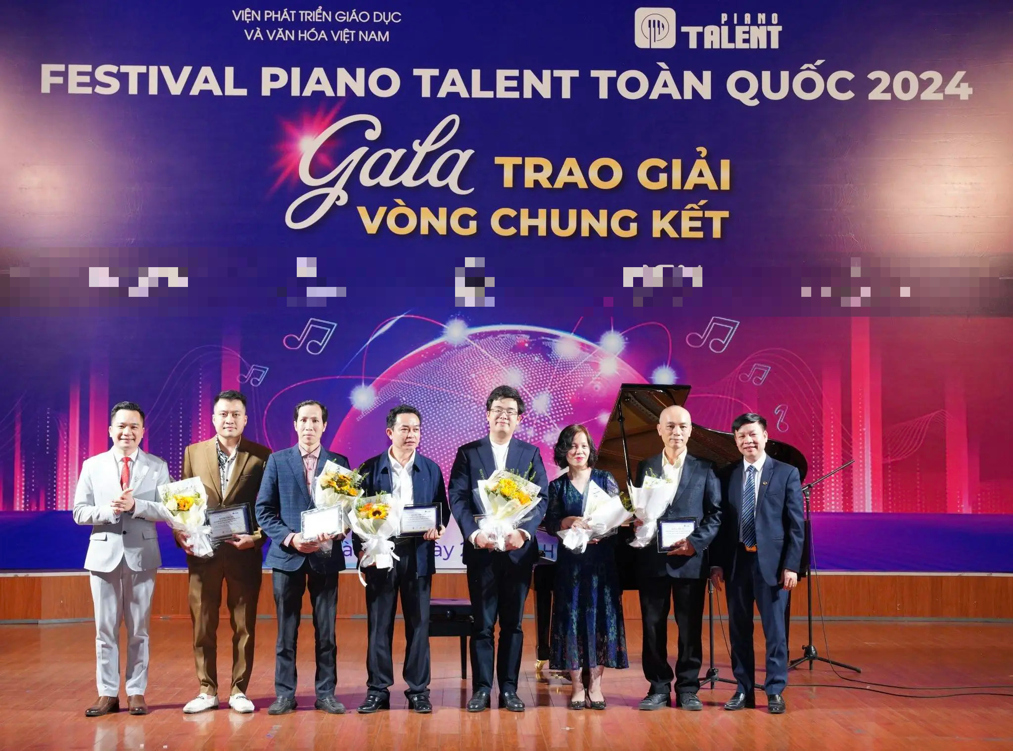 Thí sinh bị liệt 2 chân ngoạn mục giành giải thưởng tại Cuộc thi Piano mở rộng toàn quốc 2024- Ảnh 4.