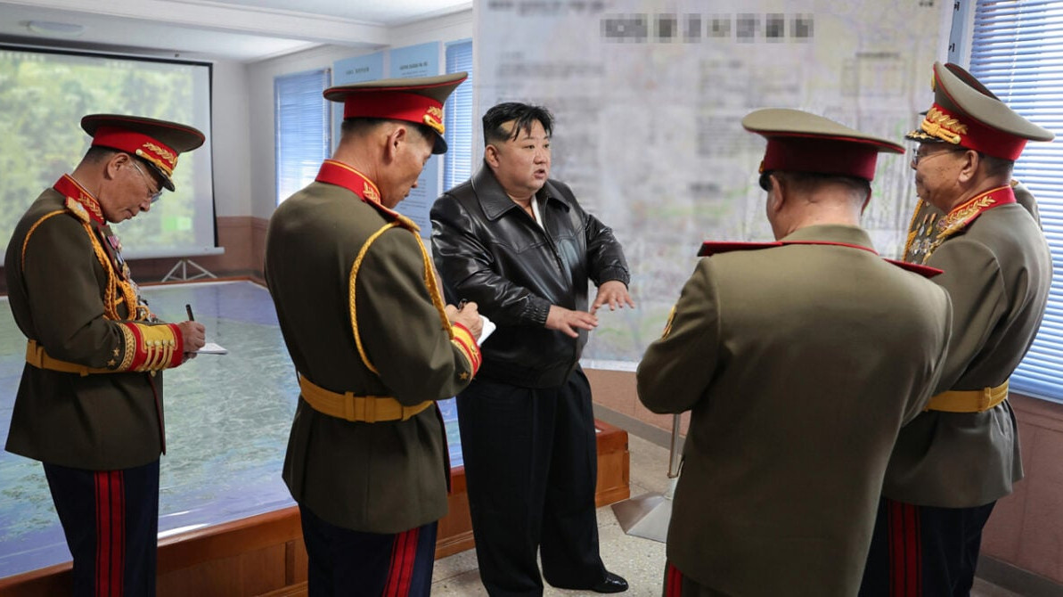 Nhà lãnh đạo Triều Tiên thăm đơn vị xe tăng, kêu gọi sẵn sàng chiến đấu- Ảnh 3.