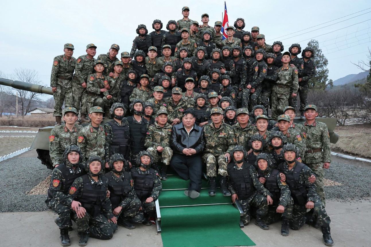 Nhà lãnh đạo Triều Tiên thăm đơn vị xe tăng, kêu gọi sẵn sàng chiến đấu- Ảnh 7.