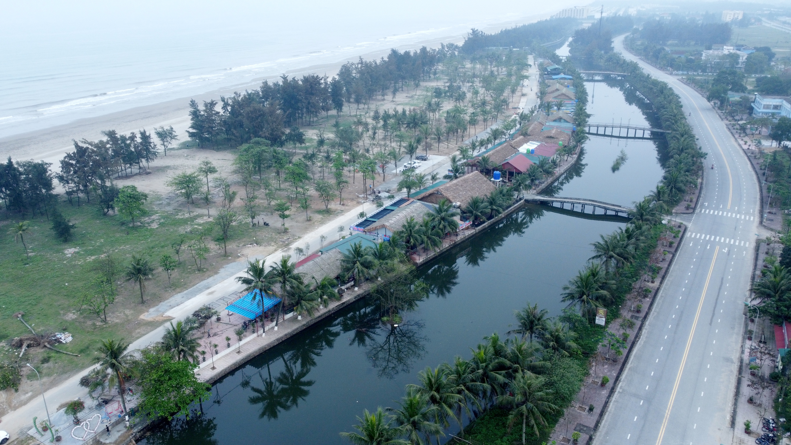 Hà Tĩnh: Ki ốt, nhà hàng dựng lên lộn xộn trong dự án quần thể du lịch sinh thái biển Xuân Thành- Ảnh 3.