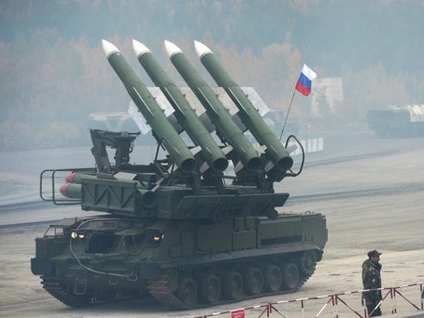 Đặc nhiệm Ukraine dùng siêu pháo HIMARS thổi bay hệ thống phòng không Buk của Nga - Ảnh 2.