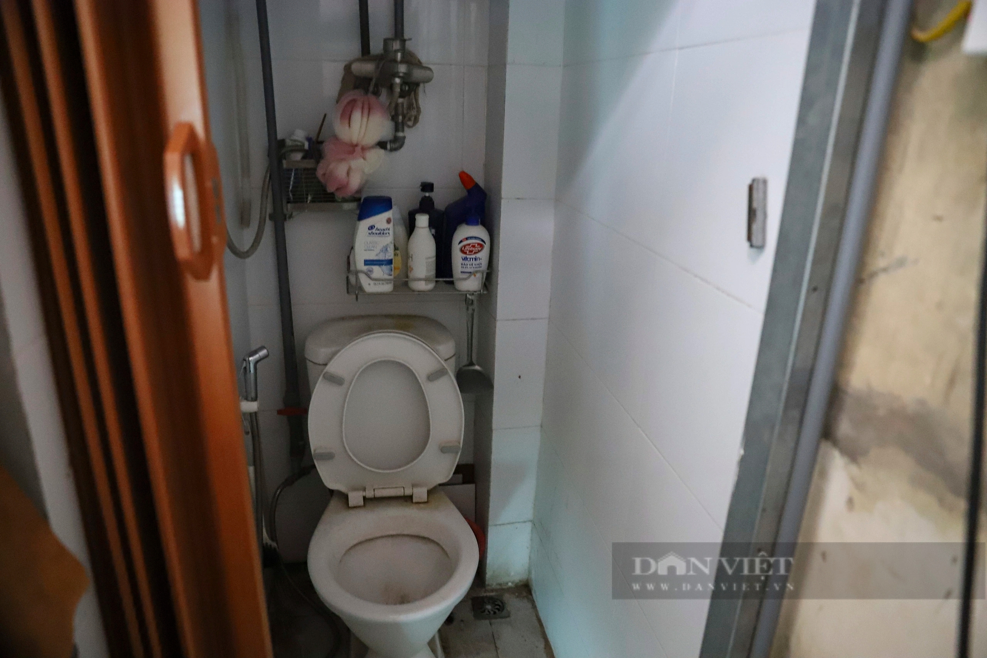 Cảnh hai cha con sống chui rúc trong căn nhà tí hon 8 m2 ở Hà Nội- Ảnh 8.