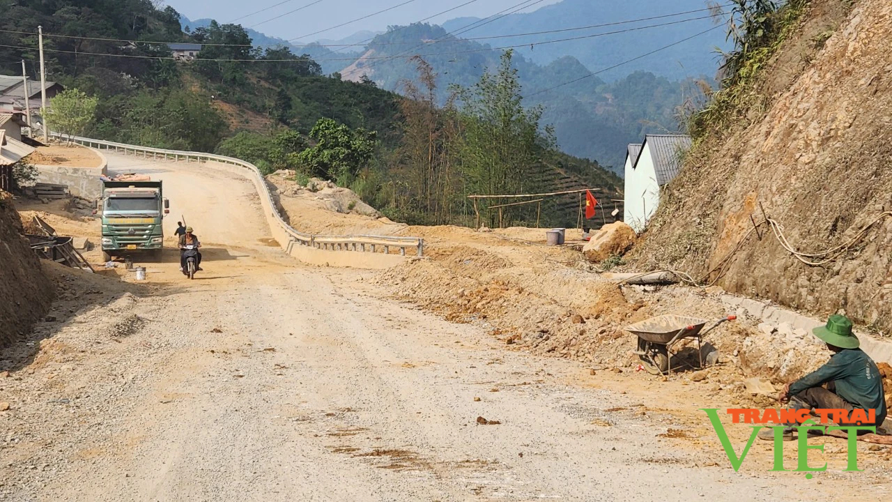 Lai Châu: Nỗ lực vượt khó đẩy nhanh tiến độ khắc phục hậu quả thiên tai, bảo đảm giao thông- Ảnh 4.