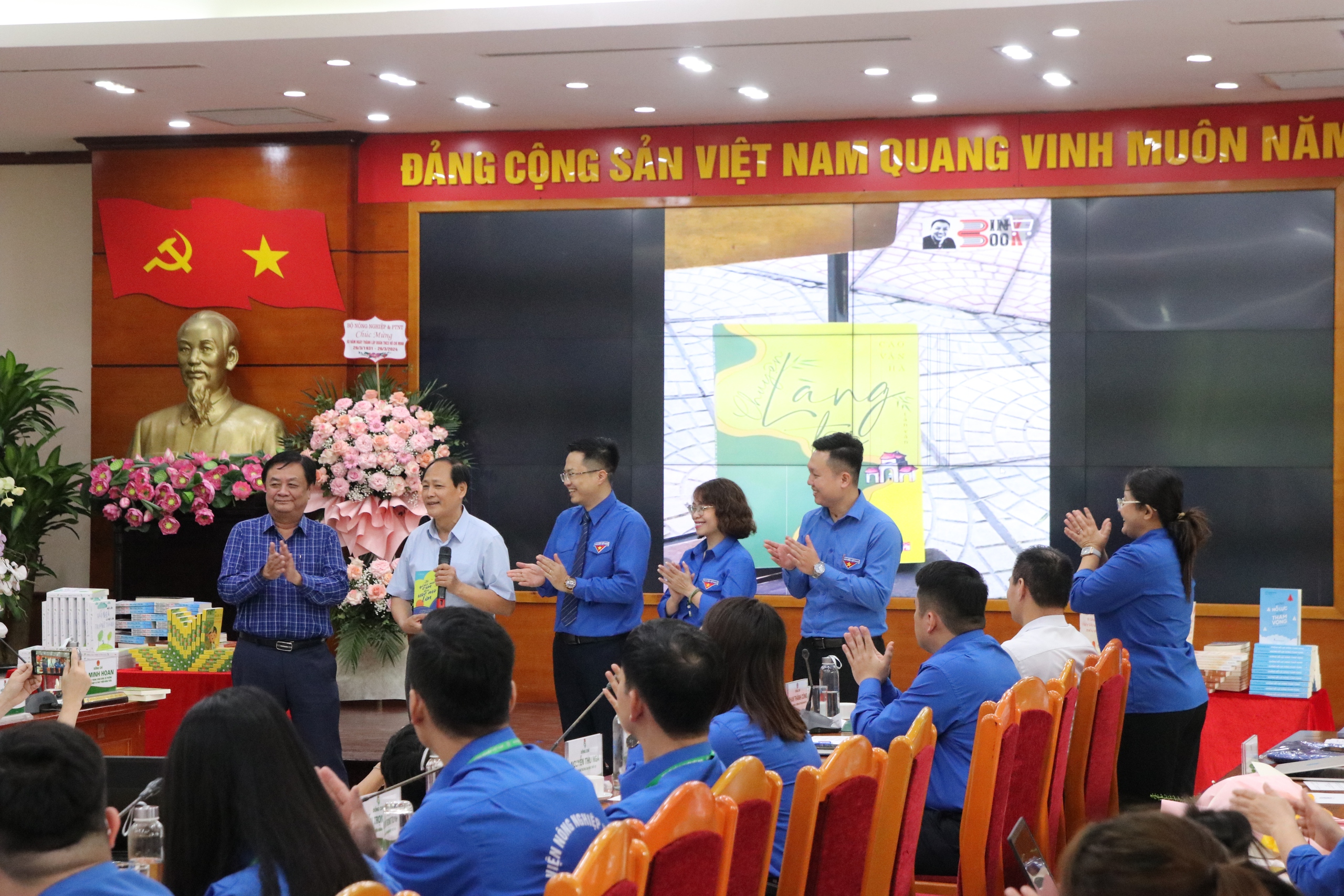 Bộ trưởng Lê Minh Hoan: Mỗi người trẻ, nếu trở về sẽ góp phần kích hoạt, sống dậy làng quê- Ảnh 2.