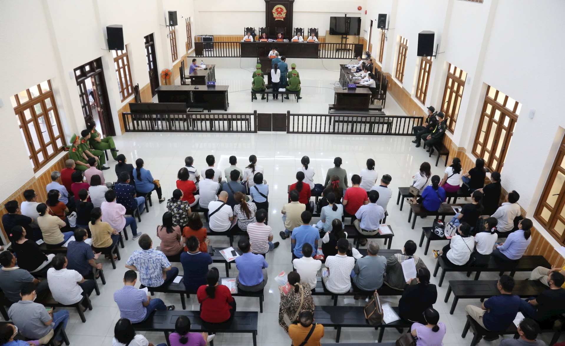 Mở phiên tòa xét xử giám đốc công ty bất động sản Hưng Thịnh Phát lừa đảo gần 200 người- Ảnh 2.