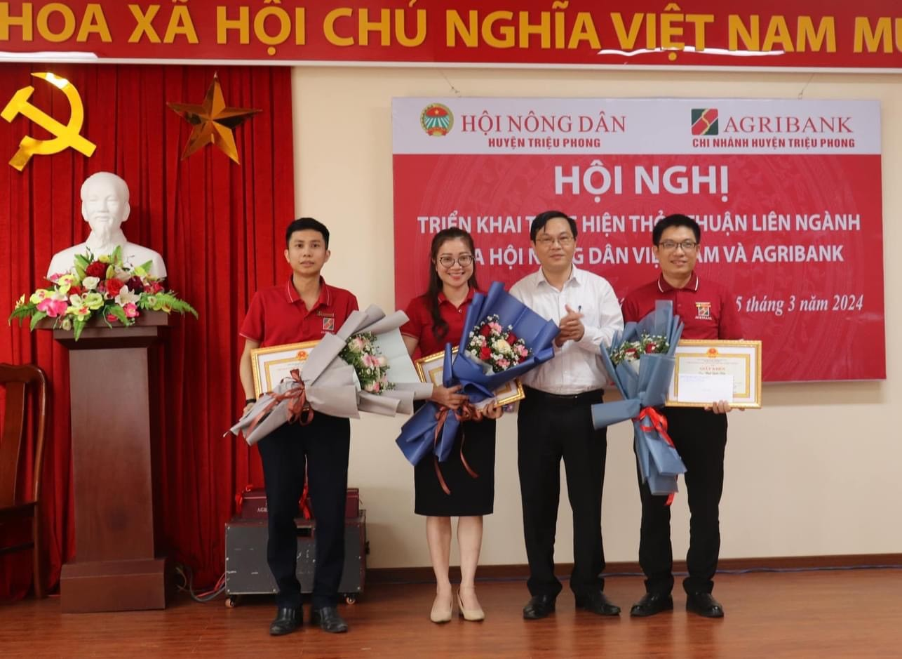Quảng Trị: Agribank Triệu Phong “bắt tay” với Hội Nông dân triển khai chính sách tín dụng phục vụ phát triển nông nghiệp, nông thôn- Ảnh 4.