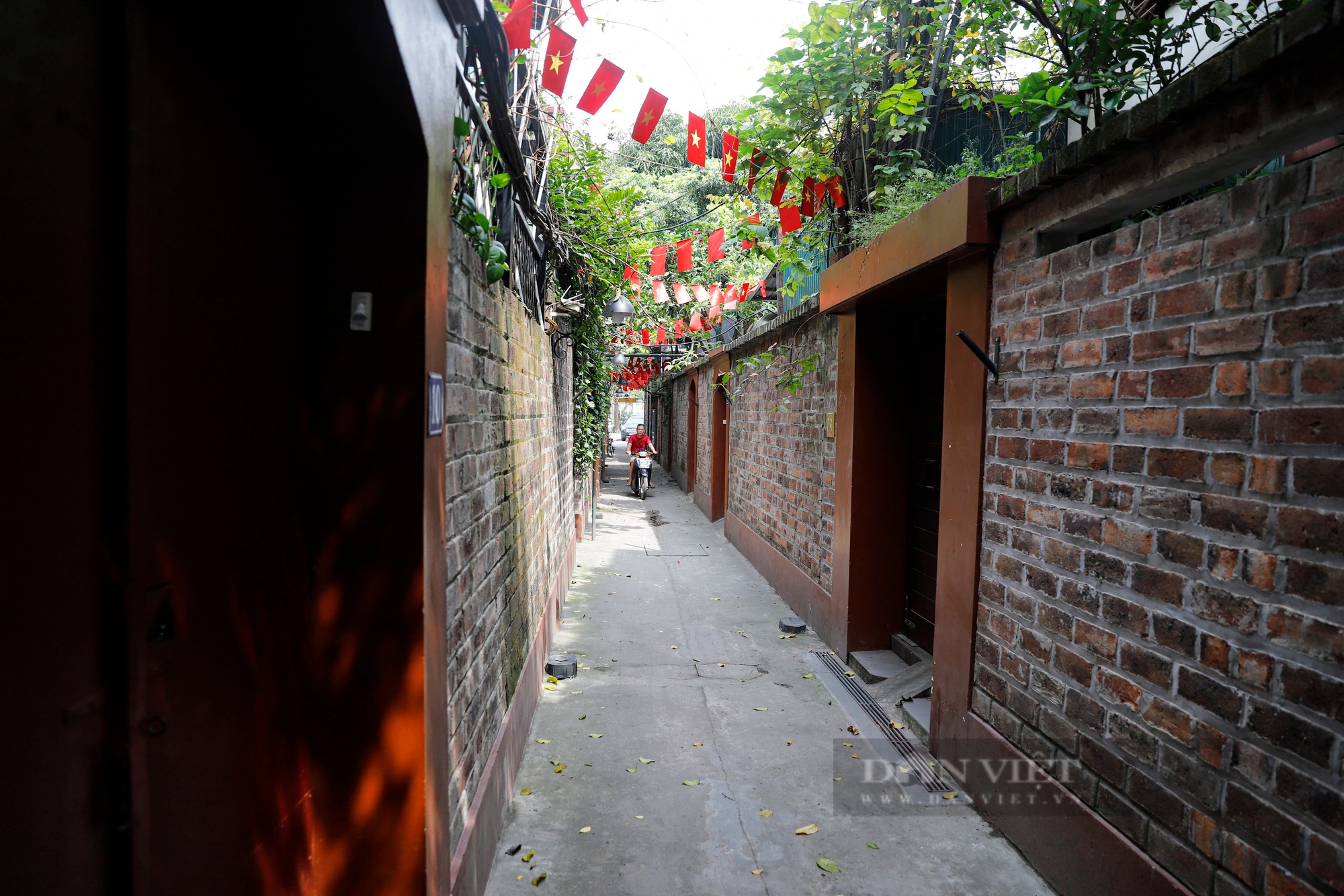 Độc lạ 20 căn nhà trong một con ngách ở Hà Nội xây cổng giống nhau- Ảnh 3.