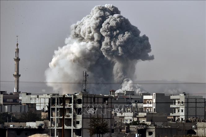 Các cuộc không kích khiến 17 người thiệt mạng ở miền Đông Syria- Ảnh 1.