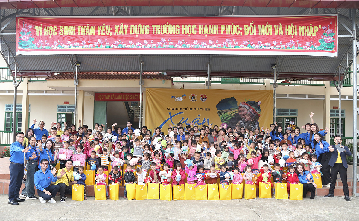 PVcomBank mang yêu thương đến các hoàn cảnh khó khăn tại tỉnh Lào Cai- Ảnh 1.
