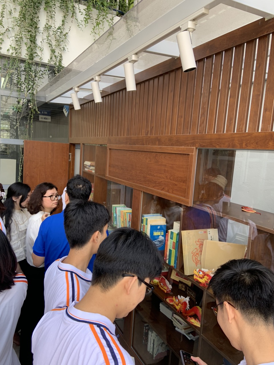 "Loá mắt" trước những thư viện xịn sò của các trường đình đám ở Hà Nội: Học sinh đi học thích không muốn về- Ảnh 12.