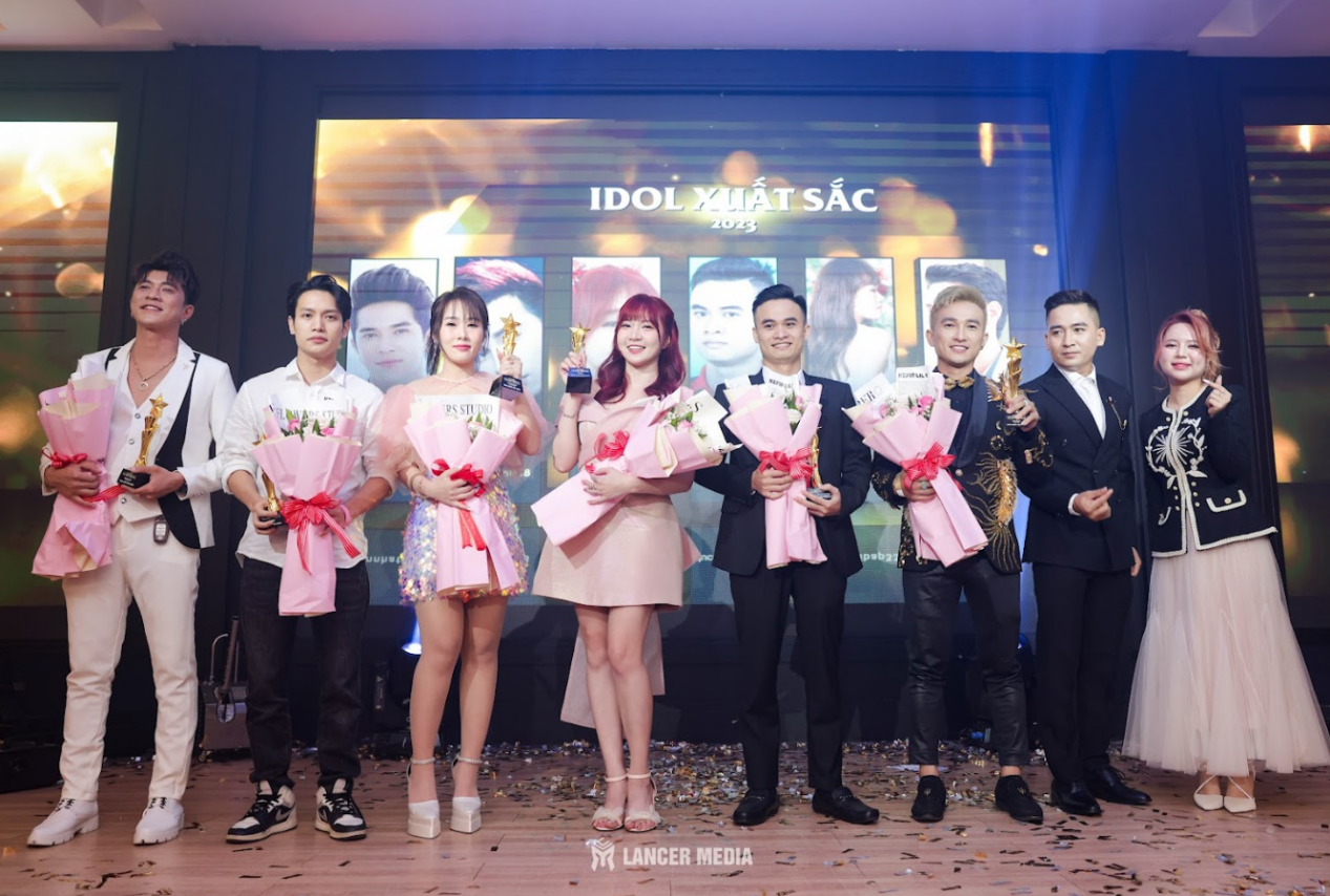 Tiktoker Ngọc Oanh nhận giải “IDOL XUẤT SẮC NĂM 2023” tại GALA GLORY NIGHT - Ảnh 4.