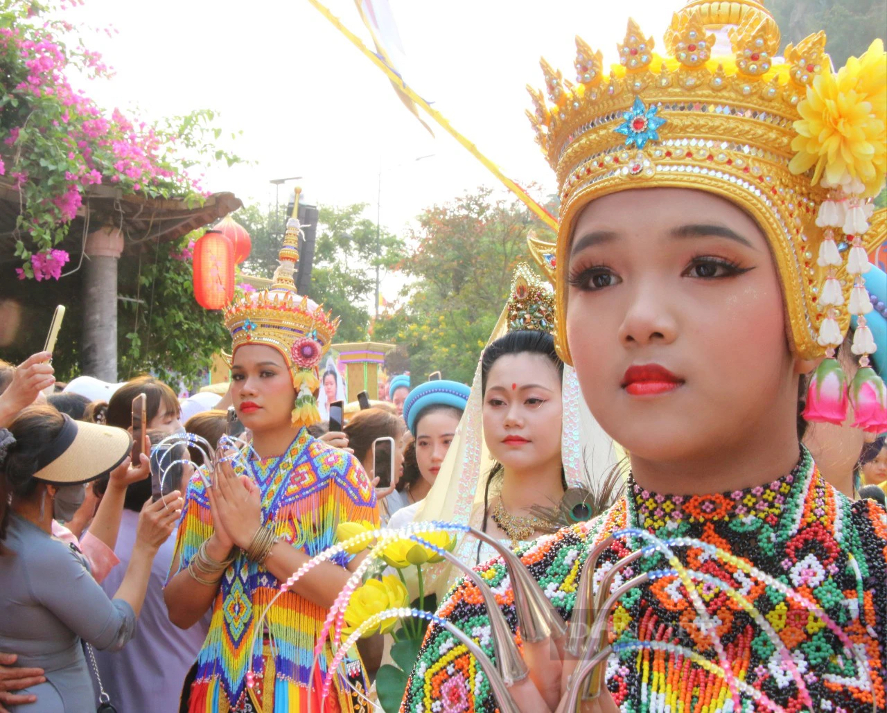 Hàng vạn người chen chân đi lễ, chùa Quán Thế Âm Đà Nẵng chật như nêm- Ảnh 7.