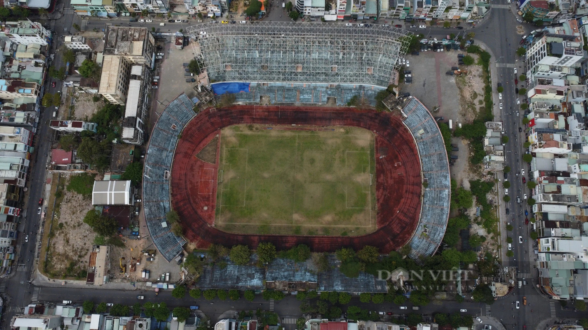 Sân vận động Chi Lăng xuống cấp nghiêm trọng, "khó đủ đường" Đà Nẵng vẫn muốn giữ- Ảnh 1.
