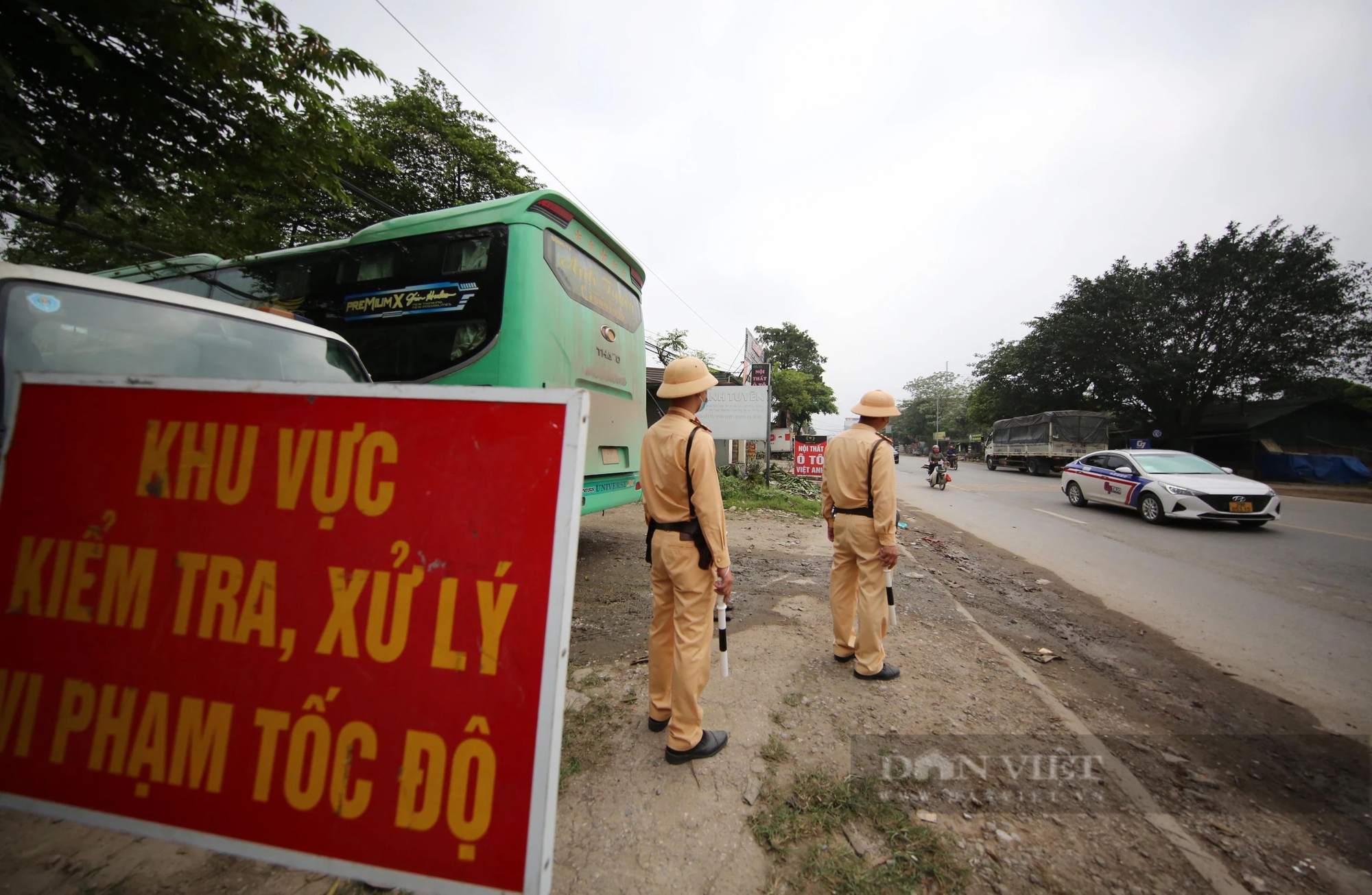 Cảnh sát giao thông Hà Nội xử lý hàng loạt lái xe 
