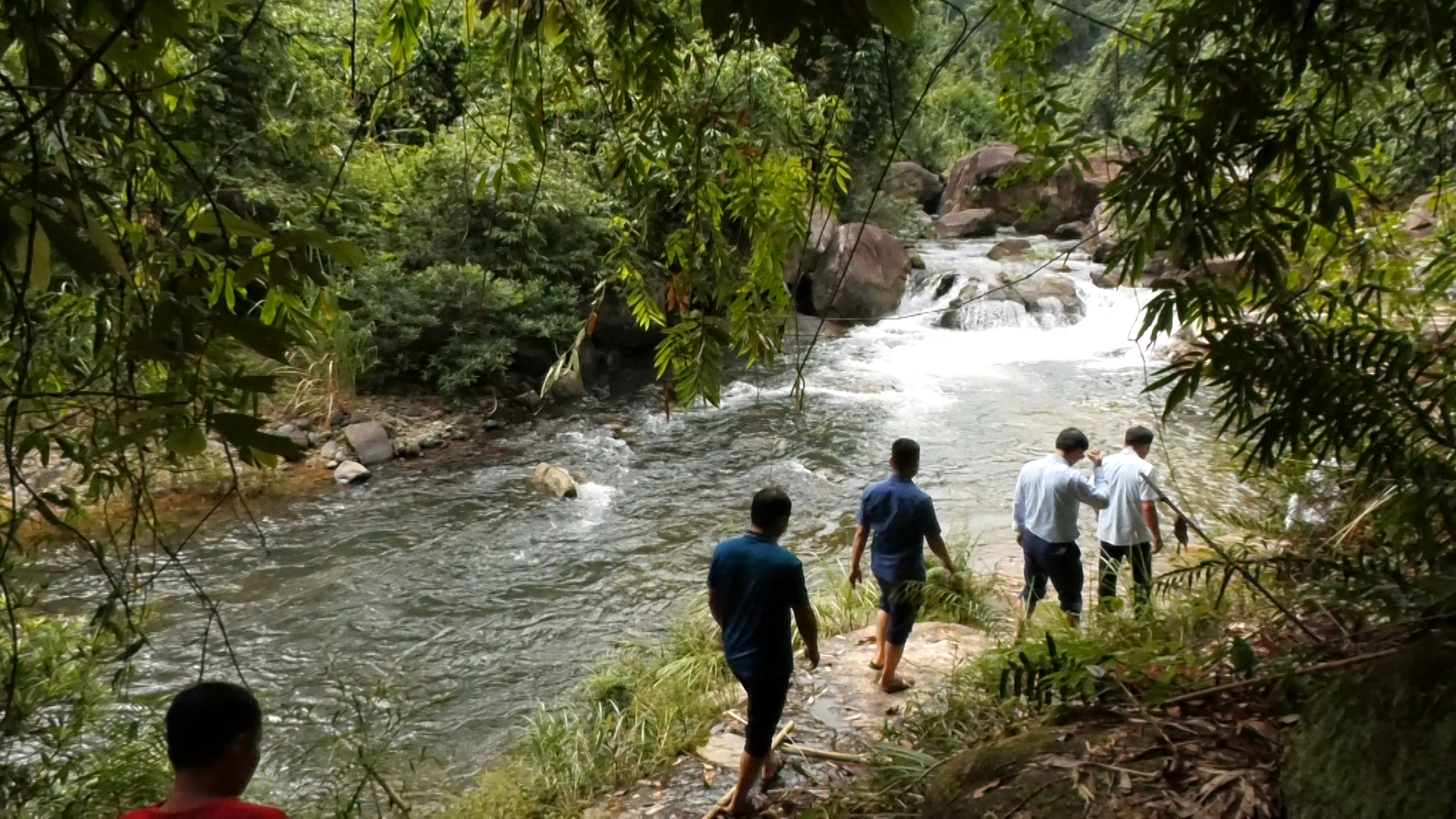 Đây là thác nước đẹp như phim ở Thanh Hóa, có lan rừng thơm, dưới suối vô số cá, tôm lạ mắt- Ảnh 2.