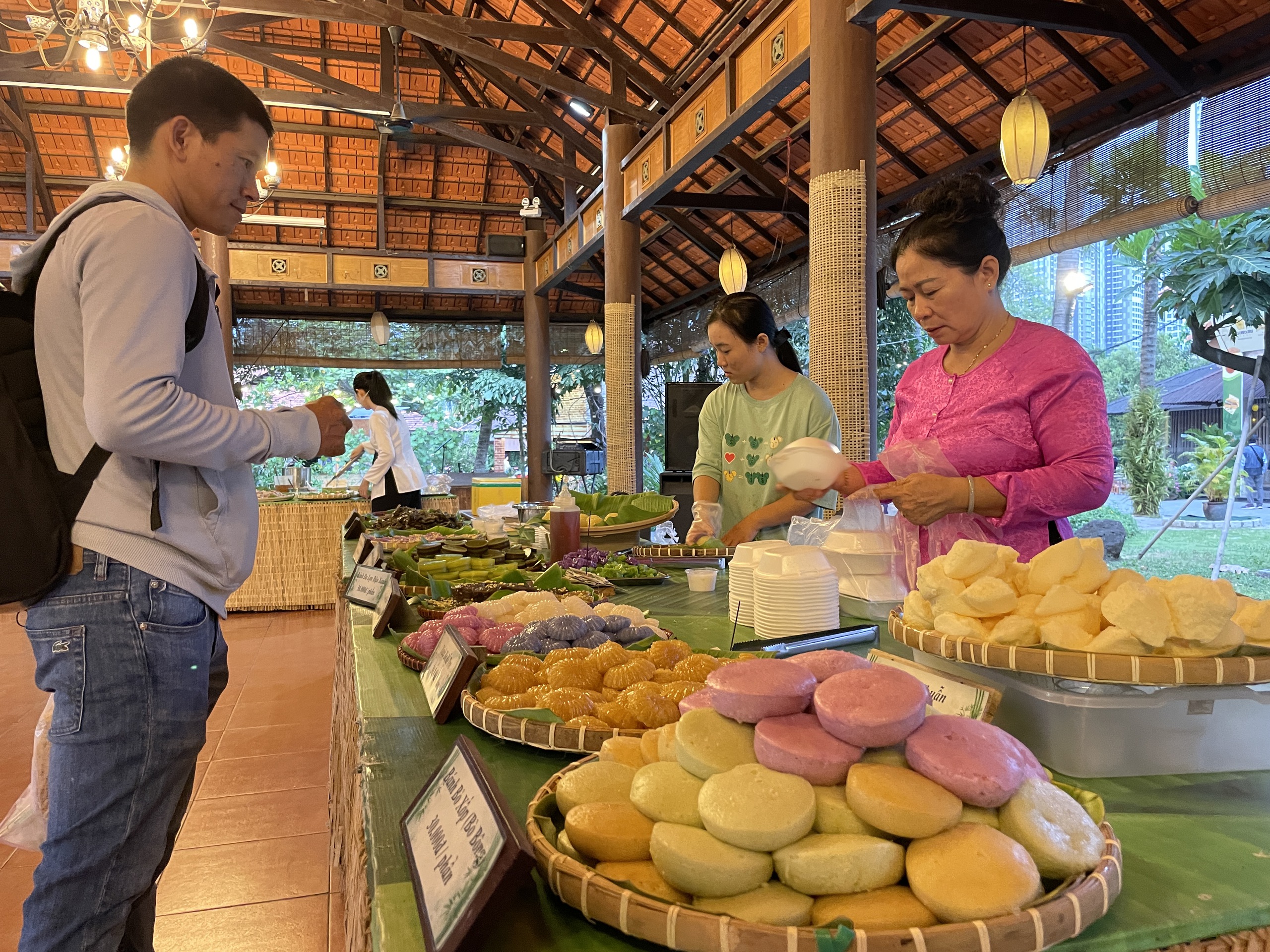Người Sài Gòn nườm nượp đi thưởng thức đặc sản 3 miền tại Lễ hội Văn hóa ẩm thực, món ngon- Ảnh 8.