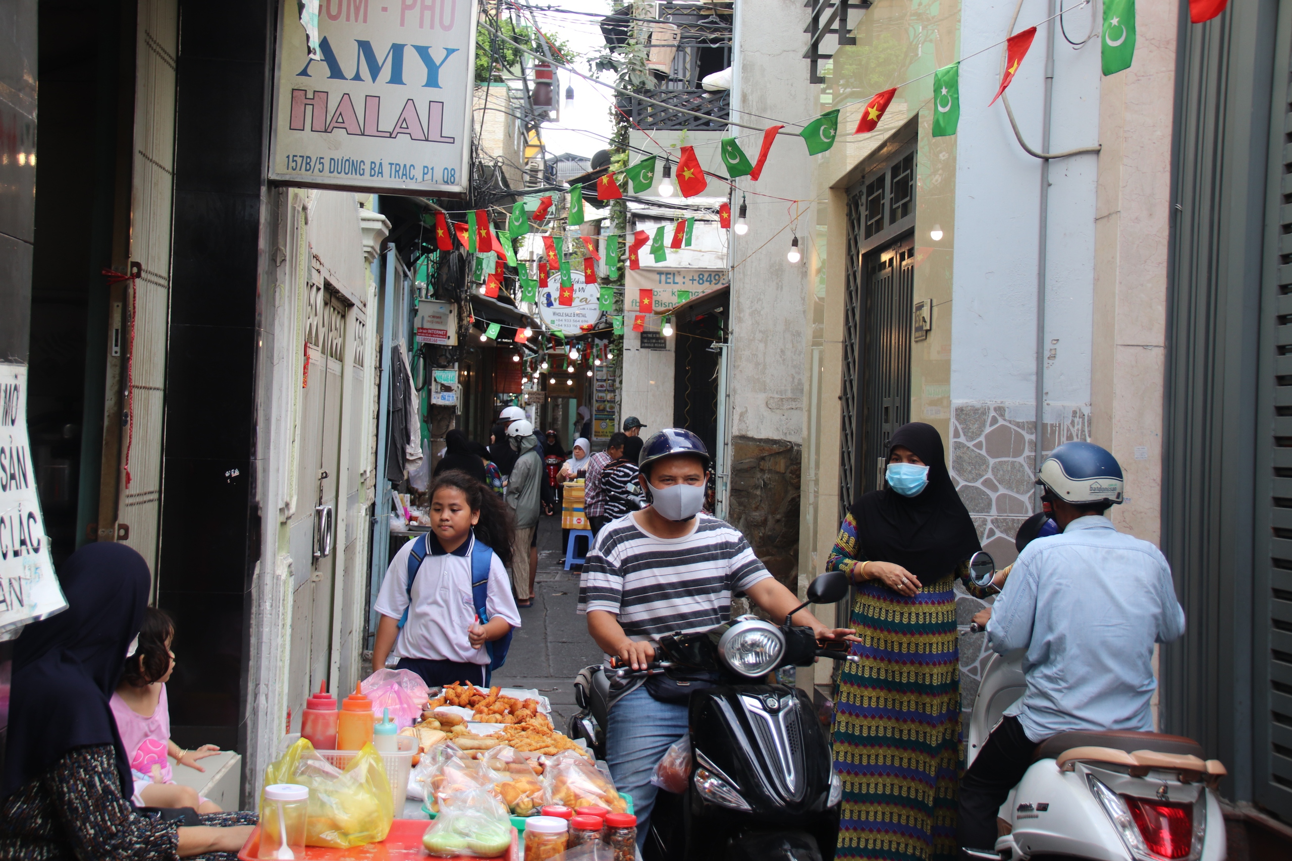 Khám phá khu chợ đặc biệt mùa lễ Ramadan của người đạo Hồi giữa lòng TP.HCM- Ảnh 3.