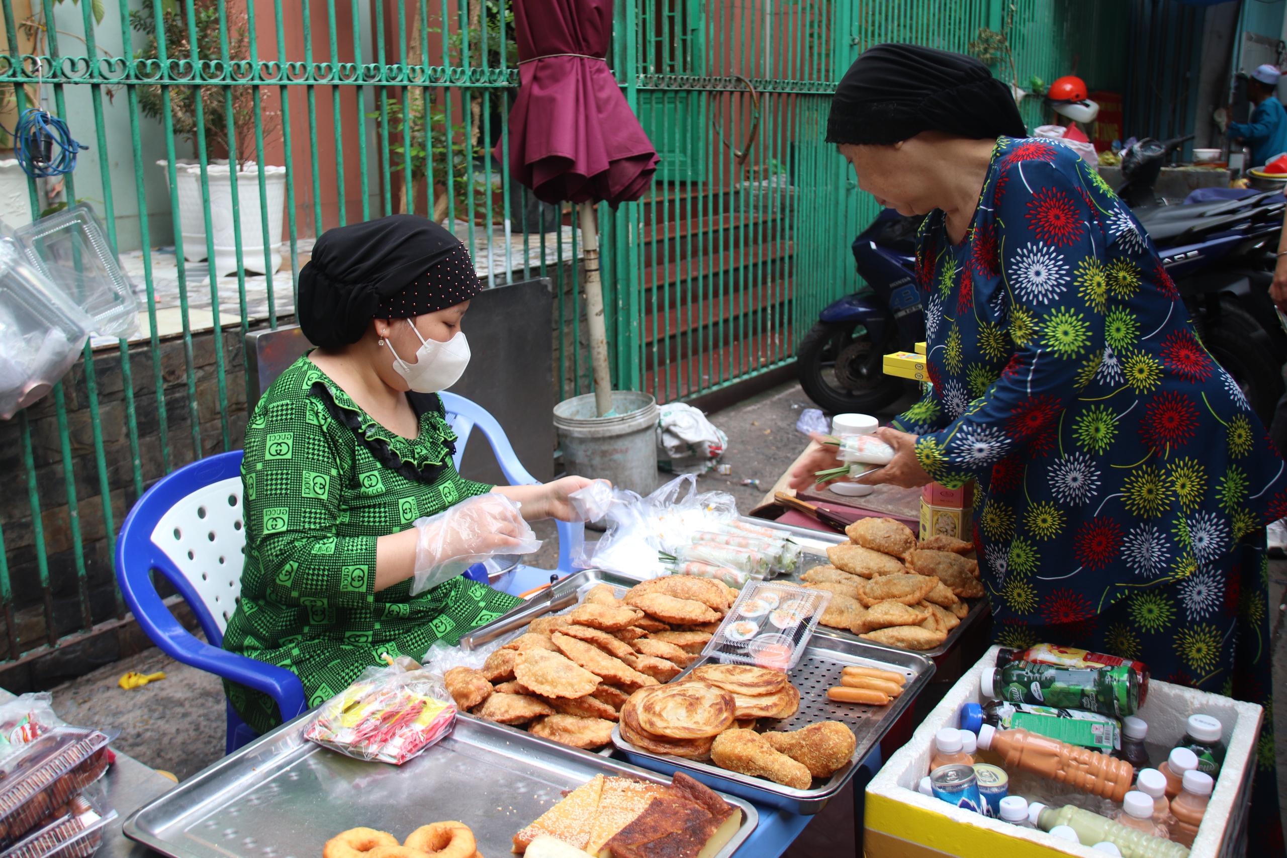 Độc đáo chợ Ramadan của người đạo Hồi giữa lòng Sài Gòn- Ảnh 1.